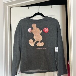 Disney World woman’s extra small Minnie Mouse pull over